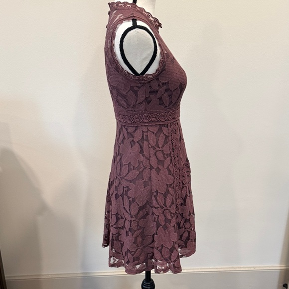 Alter'd State Dusty Plum Colored Lace Sleeveless Dress Size Small - Picture 6 of 14